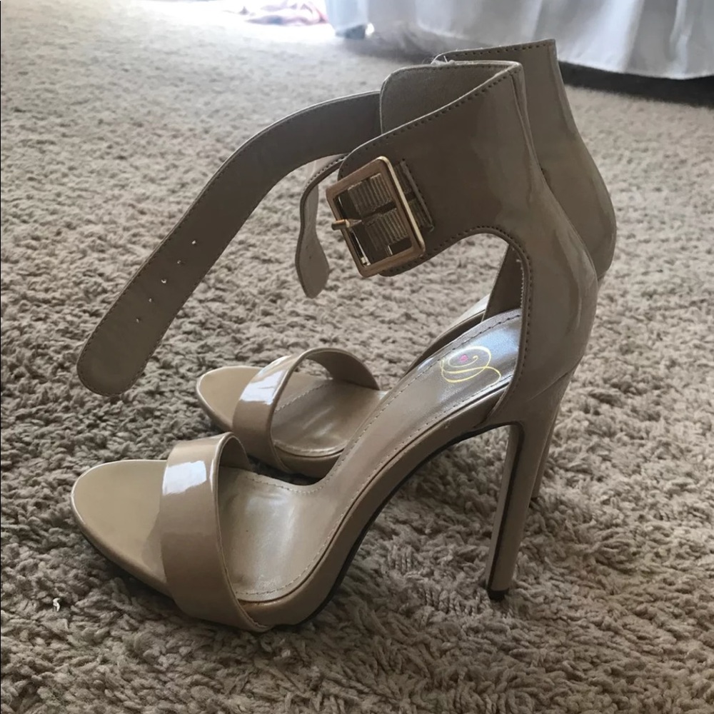 nude patent leather pumps